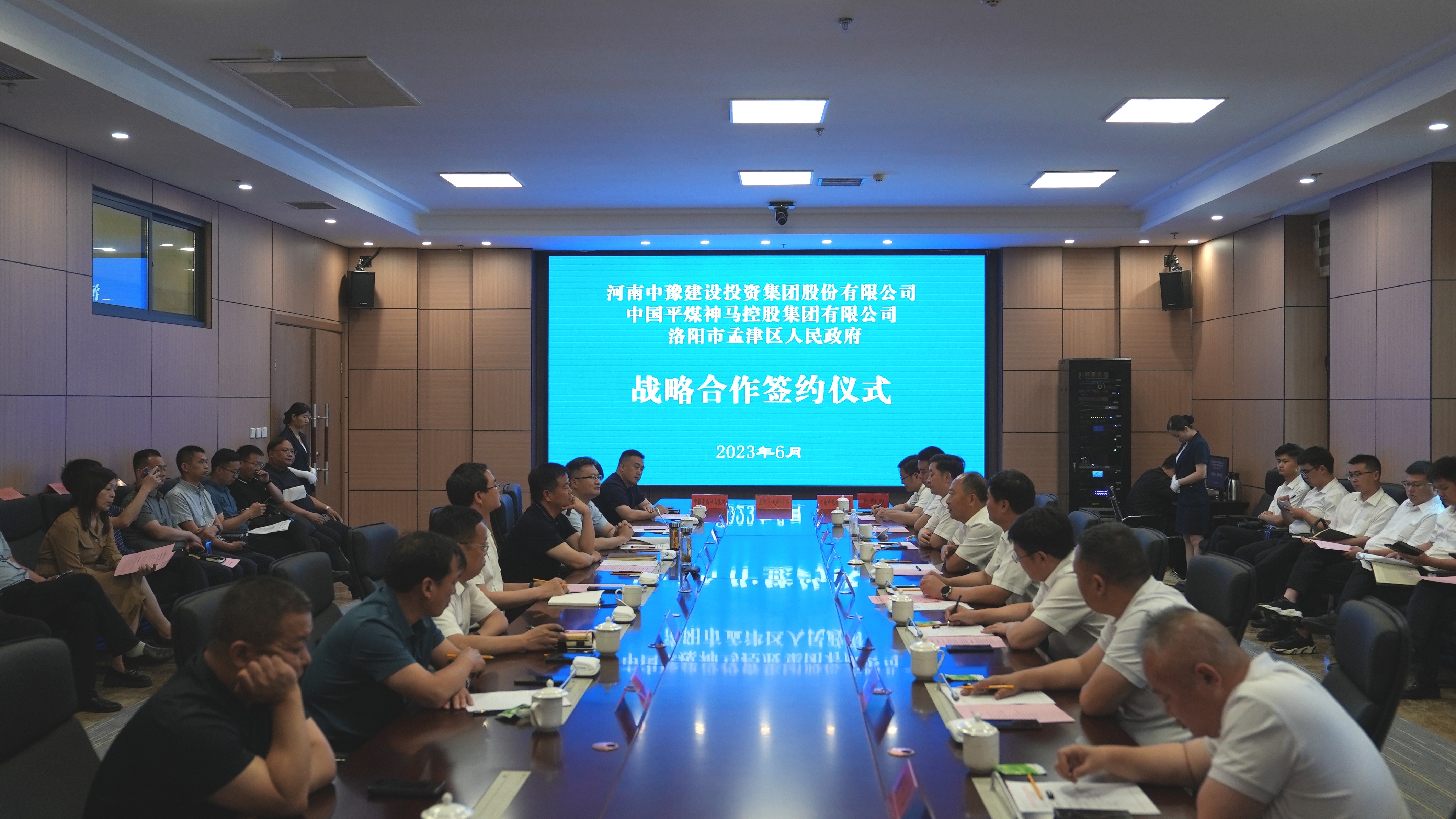 人生就是搏(中国区)官方网站建投集团与中国平煤神马集团、洛阳市孟津区签订战略合作协议