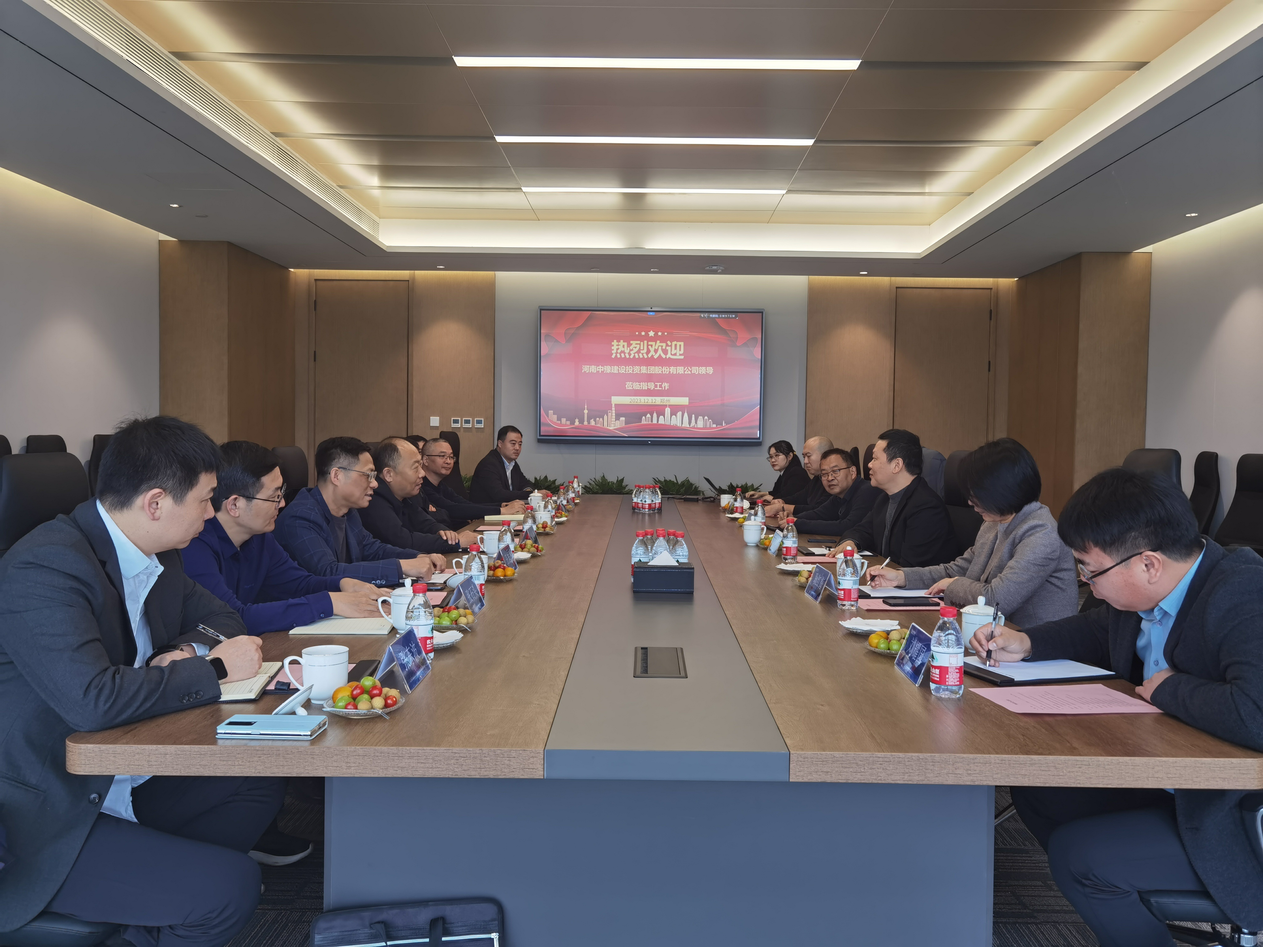 高山林李勤山与河南中瑞控股有限公司董事长万永兴举行工作会谈