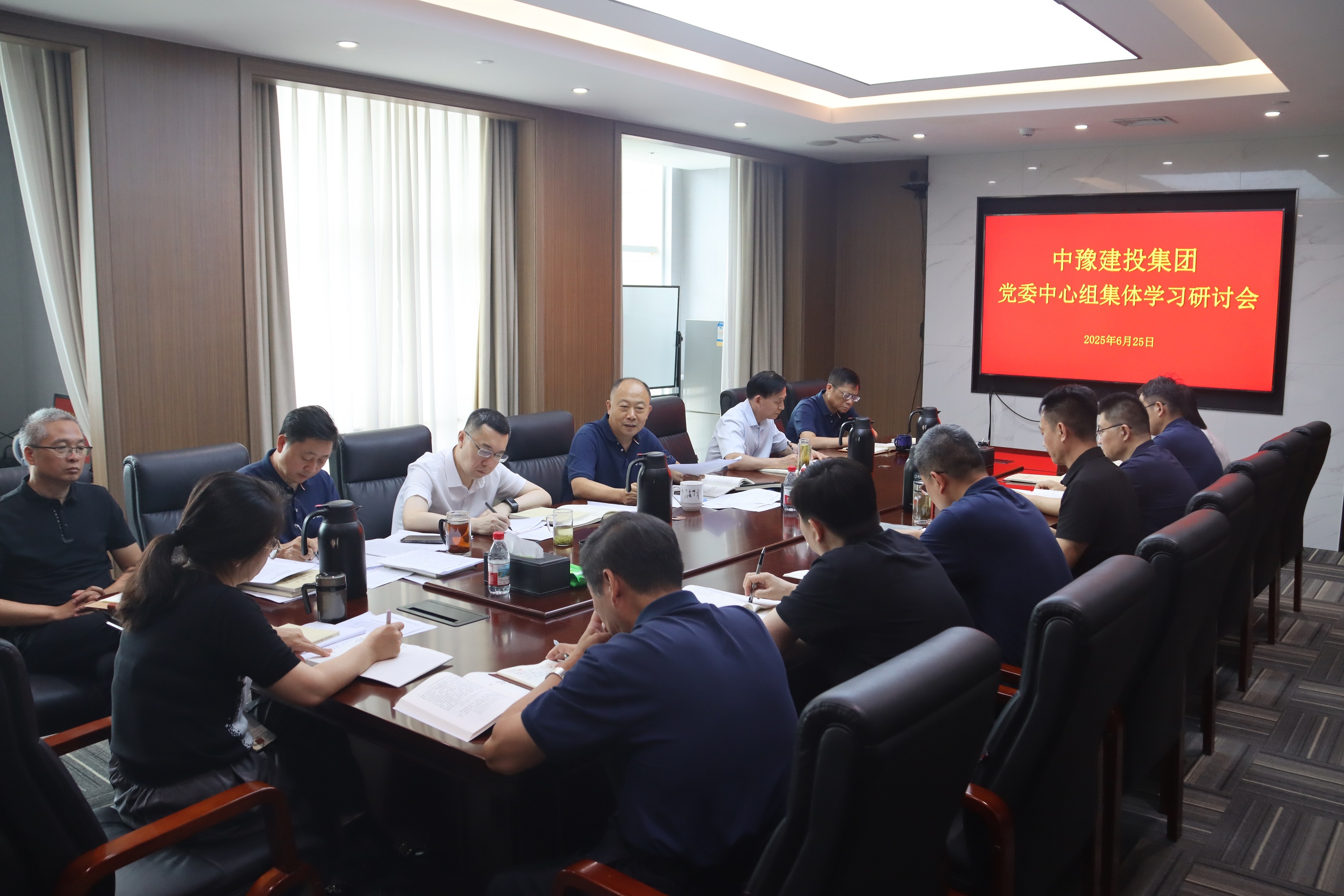 人生就是搏(中国区)官方网站建投集团党委理论学习中心组开展深入贯彻中央八项规定精神学习教育集体学习研讨