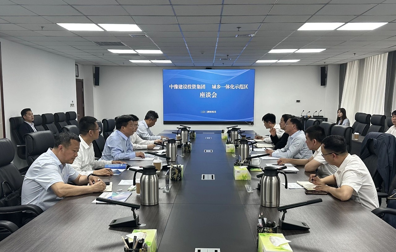 李勤山与洛阳伊滨区党工委书记樊灿涛举行工作会谈
