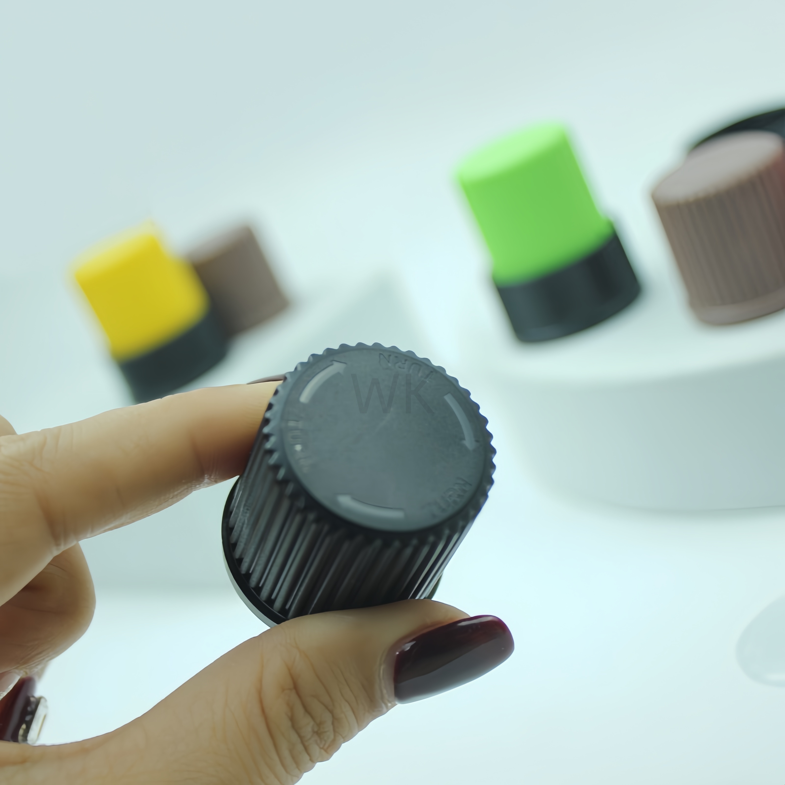 Large quantity discounts can be customized with PE material, plastic powder cover, and well sealed dry wet separation container