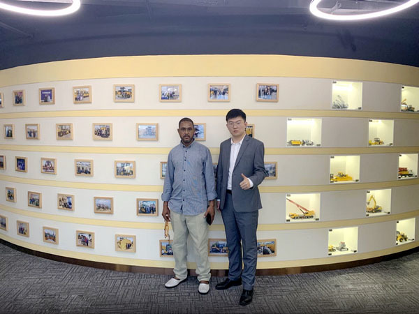 Sudan Client Visited SINOMADA Office for Wheel Loader