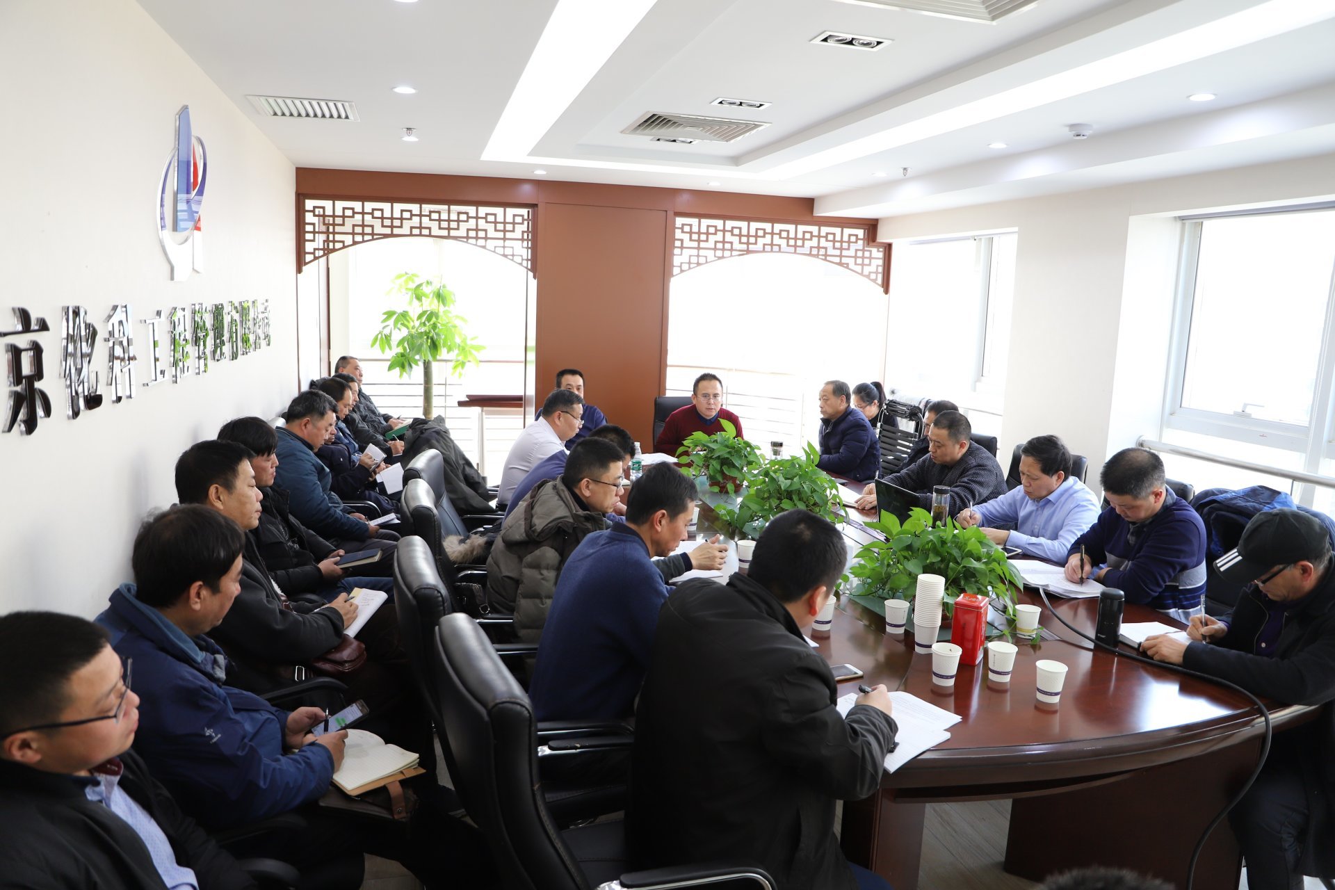 公司召開傳達《市住建委召開安全生產緊急視頻會議》精神專題會 公司召開傳達《市住建委召開安全生產緊急視頻會議》精神專題會