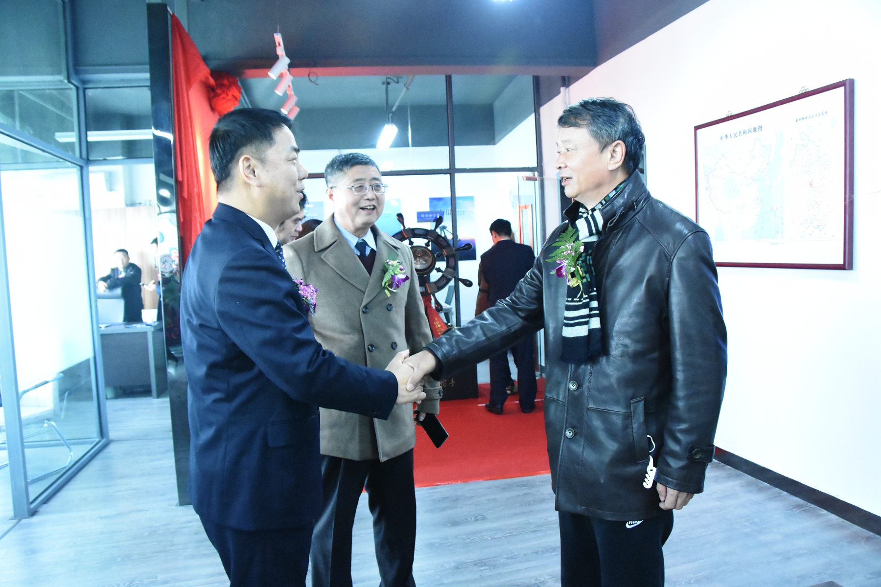 新亚物业常州分公司举行隆重的揭牌仪式