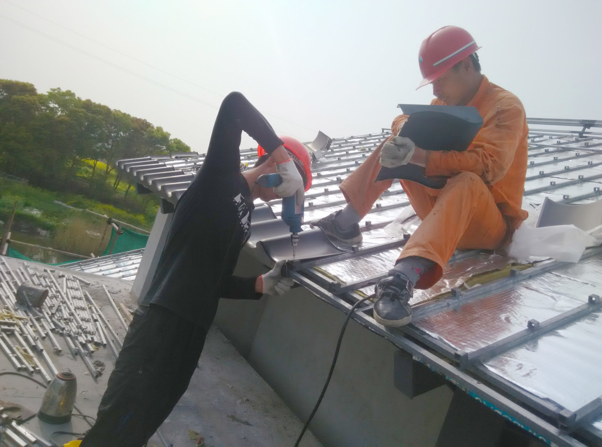 日式和瓦安装步骤二：安装檐口屋面瓦