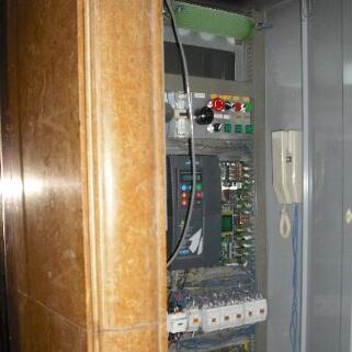 電梯控制柜