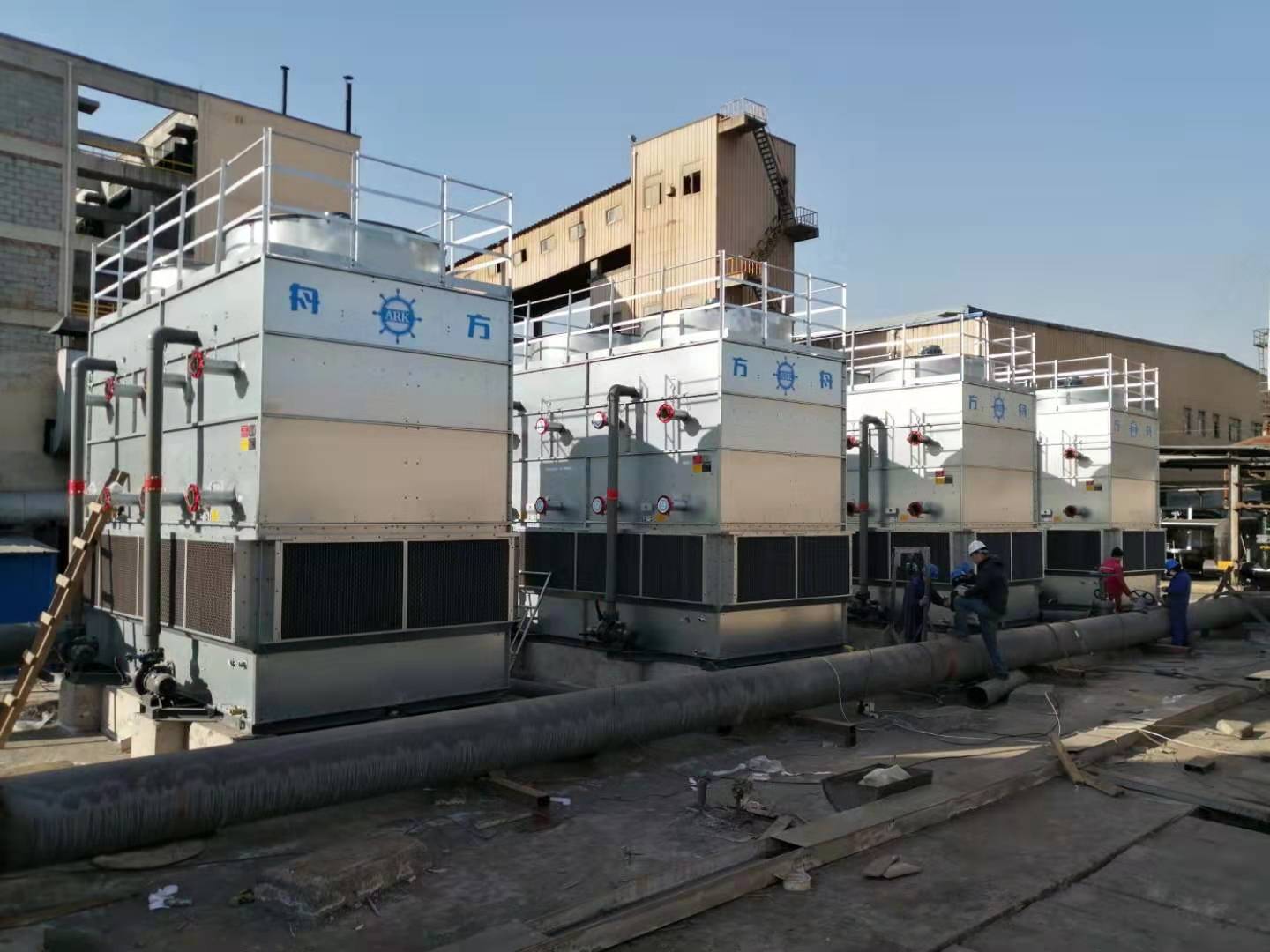 干湿联合冷却塔:新疆东方希望碳素有限公司7台闭式冷却塔客户现场