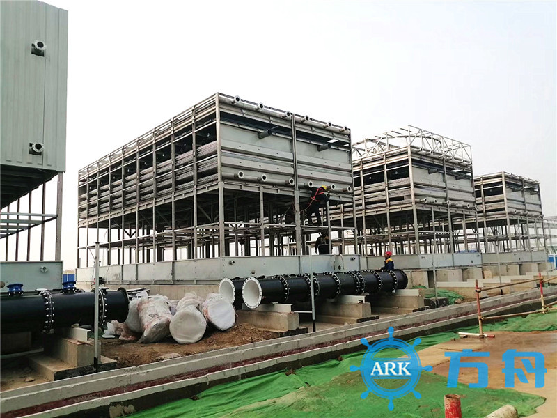How often should the water tank of the closed cooling tower be filled with water?
