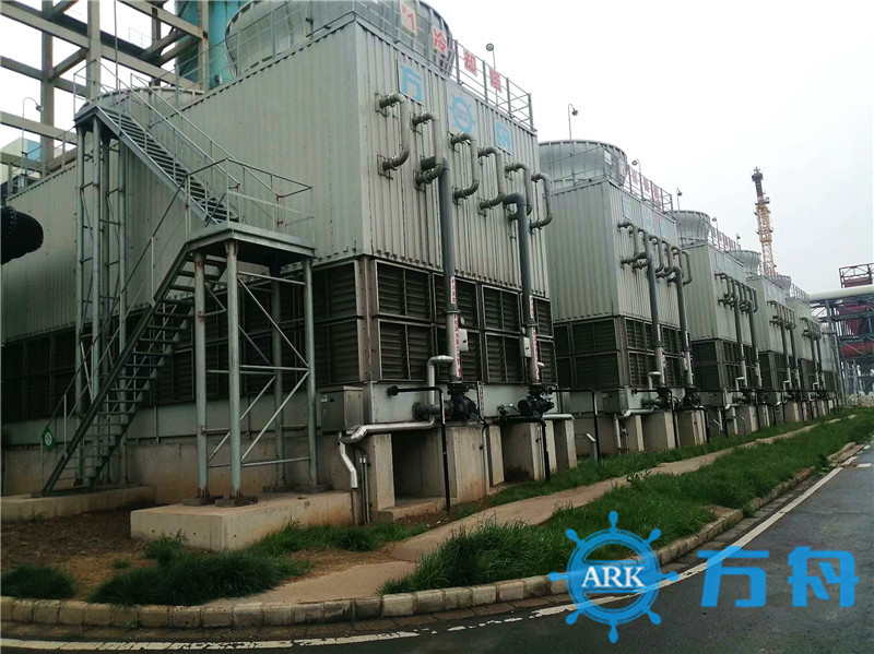 Installation of closed cooling tower and cooling circulating water management method