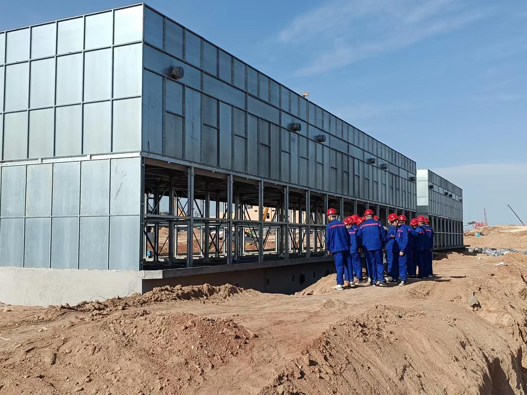 How many pumps do closed cooling towers need?