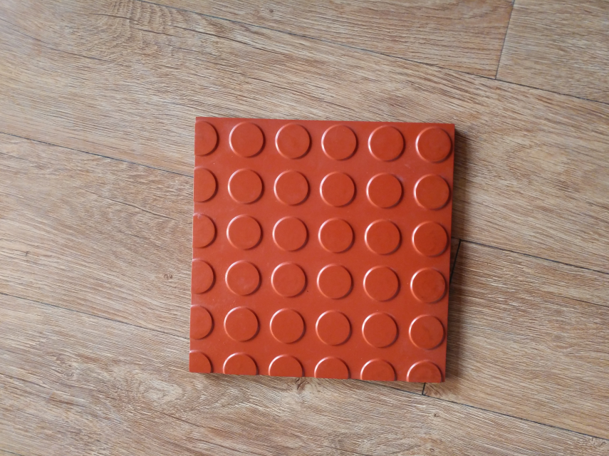 Red Button Rubber Plate
