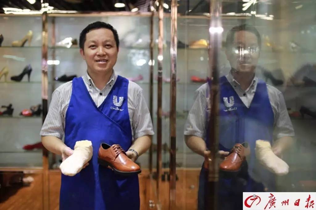 来这做鞋竟然要先打石膏，而且千金难求……广州这个鞋匠让人震惊了！ 