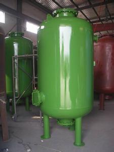 Intermediate water tank for carbon remover