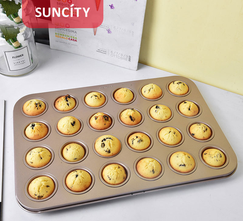 24Cup Muffin Pan 3231-26