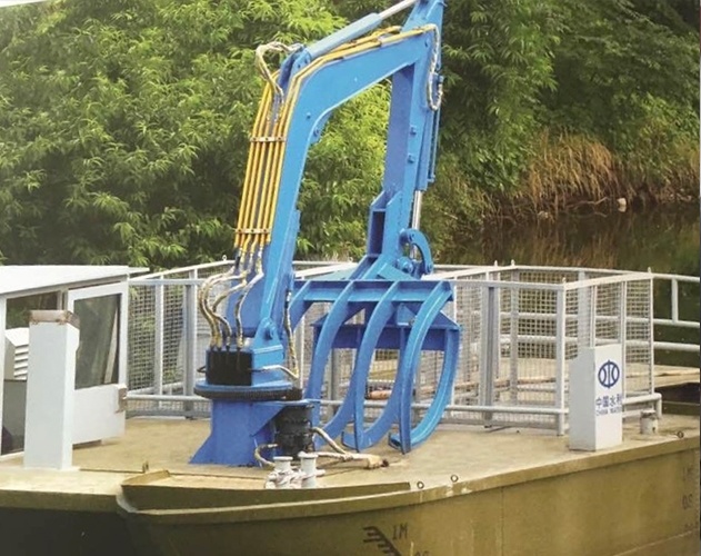 Fixed marine hydraulic mechanical gripper for dredger