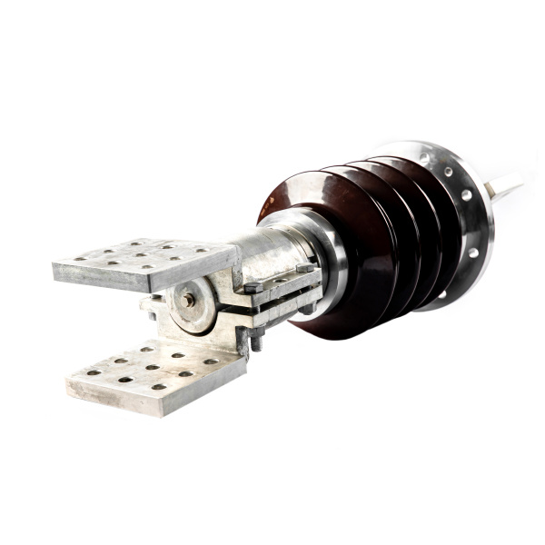 Flange-type transformer bushing
