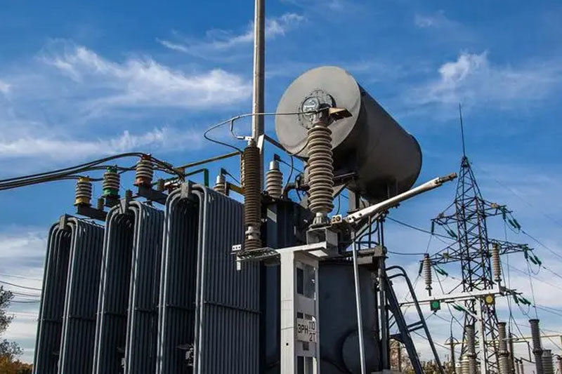 What are the causes of transformer oil leakage?