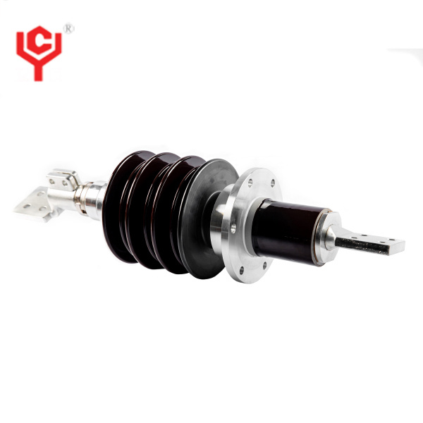 Flange-type transformer bushing