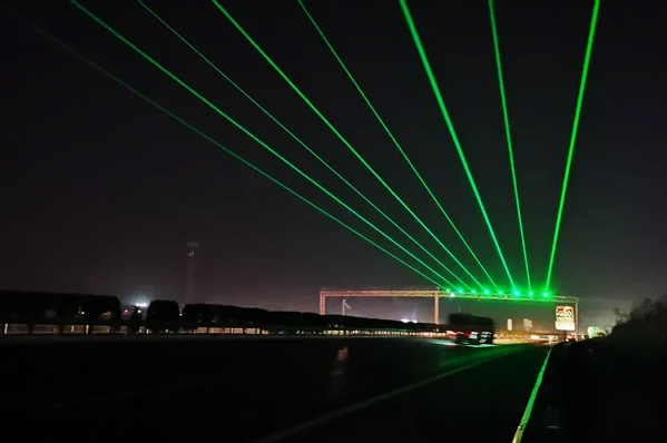 7车道高速激光灯绿光光幕效果