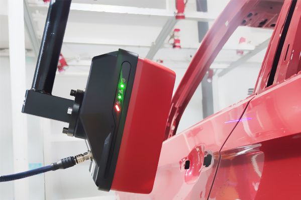 发射测距线段光源应用于检测汽车板件间隙