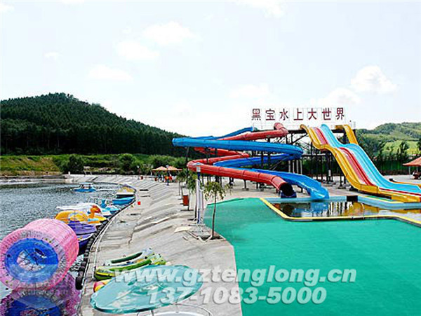 Heibao Water Park is designed and built by Guangzhou Tenglong Water Park. It is located in Mudanjiang City in the southeast of Heilongjiang Province. It covers an area of about 1,000 square meters. It was completed in December 2011. The project includes rainbow competition slides, high-speed slides, fast slides, Artificial tsunami pool, children's paddling pool, water village, water play sketches, etc.