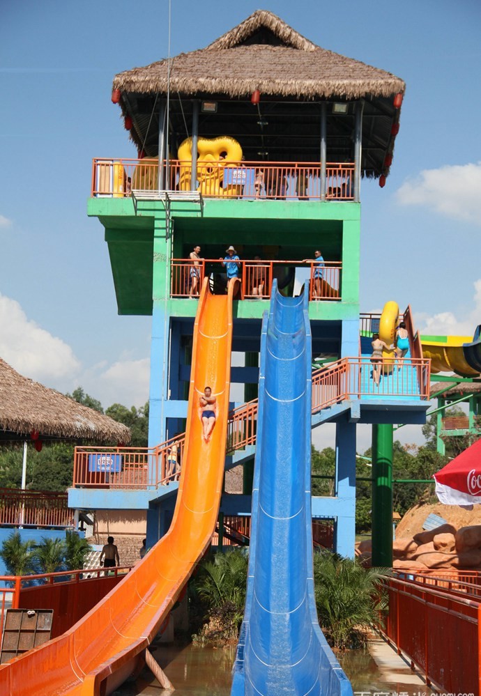 The Guanlan Ecological Water Park introduces advanced foreign technology and many of the world's most advanced water entertainment facilities, sets up various water slides and water activities, and provides amusement projects suitable for tourists of different ages. Including the super horn slide that has won the International Gold Award "Best New Project Award", the thrilling "Rainbow Slide", the popular cupola, children's water village, lazy river, wave pool and other water projects.