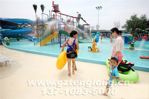 Tianjin Tanggu Happy Water World is located next to Children’s Happy Valley in Hebin Park, No.988 Tanggu Center Road, Binhai New District, Tianjin. It covers an area of about 10,000 square meters. It consists of a wave-making pool that can accommodate nearly 1,000 people to play in the water at the same time, and a thrilling circulation It consists of four parts: the river, the interesting big water village, and the swimming pool for leisure and swimming.