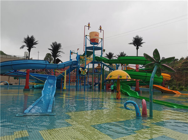Dazhu Water Park in Dazhou, Sichuan is located in the east of Sichuan Province and the south of Dazhou City. The water park project covers an area of about 50,000 square meters, and has water amusement facilities such as children's water villages, wave pools, cupolas, big horn slides, giant beast bowls, rainbow competition slides, and giant swing slides.