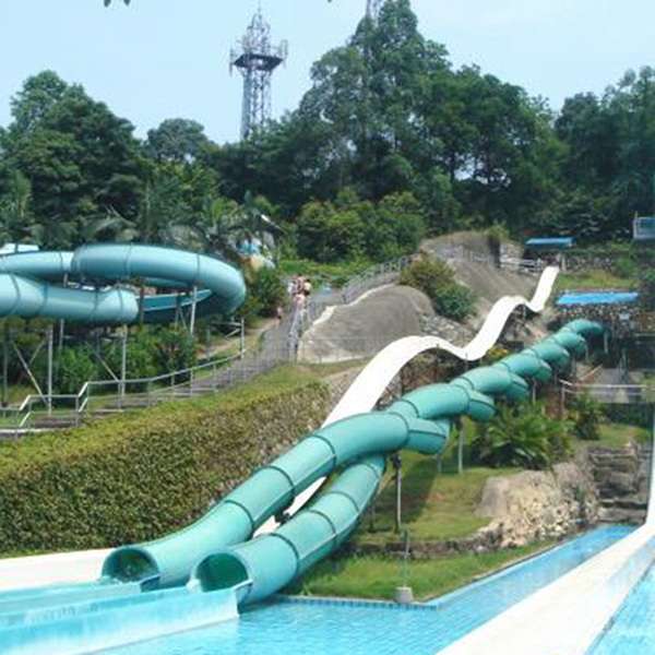 Jiaolong Slide: 12 meters high, 2*82 meters long, 0.8 meters wide, covering an area of 510 square meters