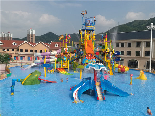 Guizhou Tongren Rainbow Sea is a large-scale comprehensive tourism project integrating tourism, leisure, shopping and entertainment. Rainbow Sea is located diagonally opposite to the kite base in Renshan Street, Wanshan District, and the traffic is very convenient. Plans to build water parks, land parks and wild zoos. The water park covers an area of 173 acres, and visitors will be able to experience many large-scale water amusement facilities such as wave pools, tsunami pools, ocean classes, children's paddling pools, cobra slides, lazy rivers, rainbow sports, and high-speed slides.