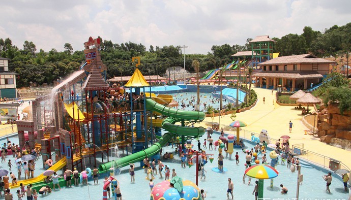 The Guanlan Ecological Water Park introduces advanced foreign technology and many of the world's most advanced water entertainment facilities, sets up various water slides and water activities, and provides amusement projects suitable for tourists of different ages. Including the super horn slide that has won the International Gold Award "Best New Project Award", the thrilling "Rainbow Slide", the popular cupola, children's water village, lazy river, wave pool and other water projects.