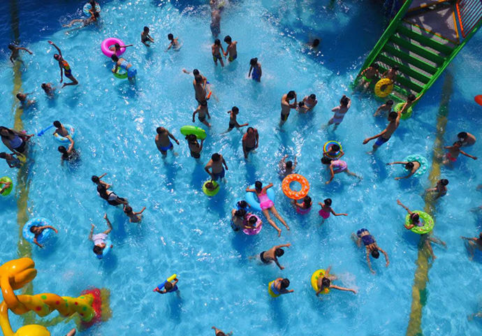 Shilong Bay Water Park gives children a happy water world, with Ocean Star Water Village, special water spray sketches, family slides, and standard swimming pools.