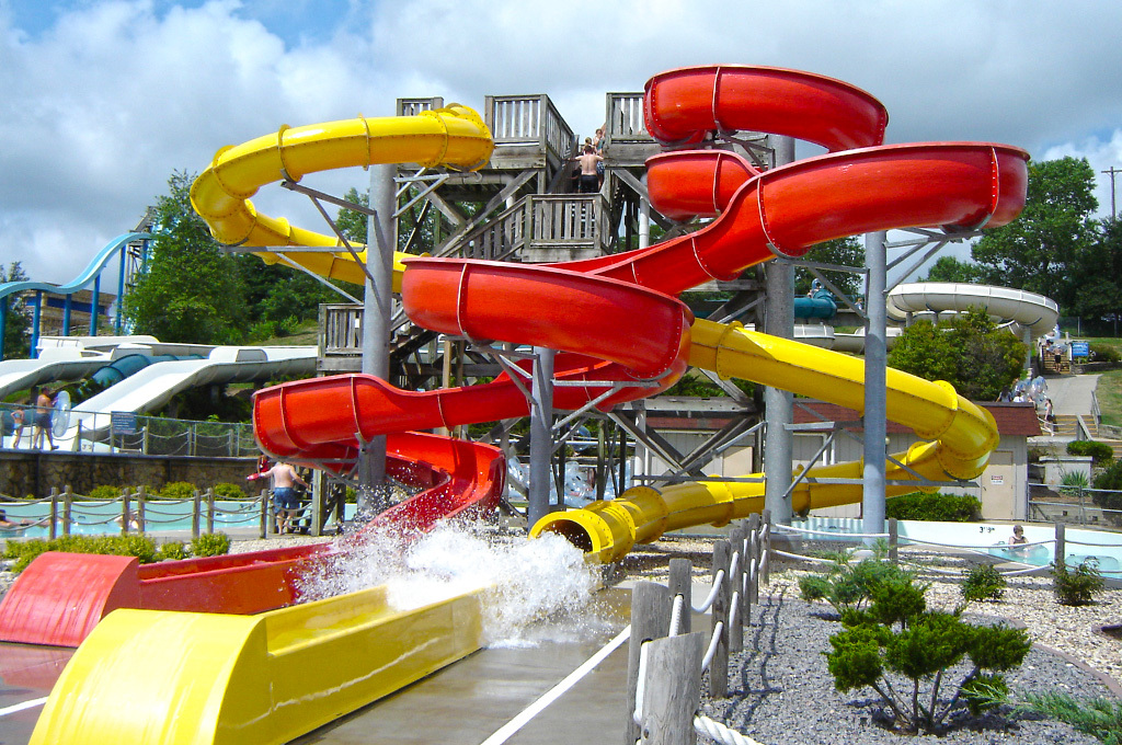 Open/closed spiral slide