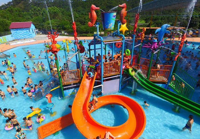Shilong Bay Water Park gives children a happy water world, with Ocean Star Water Village, special water spray sketches, family slides, and standard swimming pools.