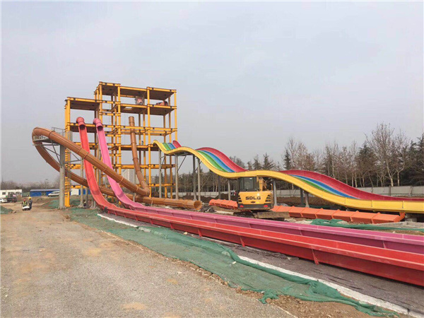 Hubei Xiaogan Water Park is a large-scale water park in Xiaogan. There are many entertainment projects here, including super loudspeakers, rainbow competition slides, high-speed slides, giant loop slides, space basin slides, spiral slides, soaring round slides, and children’s paddling pools. , Circulation River and other water amusement facilities. Here you can have both high-speed and thrilling passionate experience, as well as leisurely enjoyment of leisure and water play.
