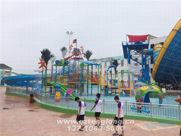 Tianyue Water Park is located in Chuandong Education Park, Bijiang District, Tongren City. It is based on the theme of the Amazon tropical rain forest and integrates amphibious amusement experience.  The water amusement facilities include thrilling big horns, space basins, speed slides, spiral slides, children’s favorite happy water villages, lazy rivers, as well as wave pools and rainbow slides where people enjoy carnivals. There are also many Tongren specialty snacks for the grounding gas park; coupled with the high-quality service concept, it will bring tourists a new experience of water amusement that is safe, mysterious, exciting, leisure, and joyful.