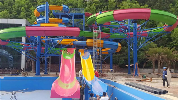 Zilan Lake Shanshui Huange was designed and constructed by Guangzhou Tenglong Water Park. The main water park equipment includes: 1. High-altitude spiral water slide. 2. High altitude raft slide. 3. Children's paddling pool. 4. Children's water village. 5. Standard swimming pool. 6. Flush off the water. Project area: 20000 square meters Project location: Guangyuan City, Sichuan Province Project time: 2016