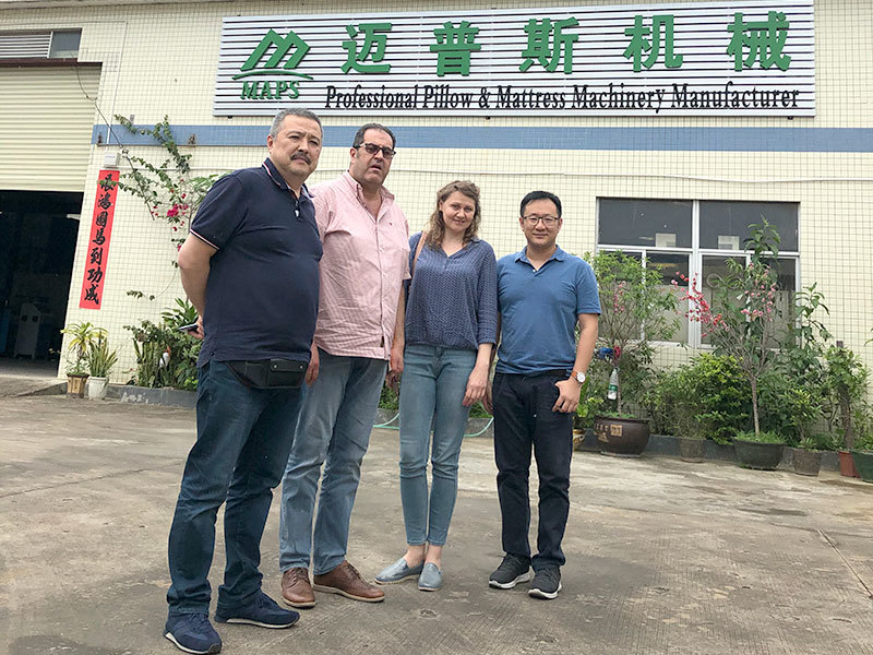 Customers come to visit the factory