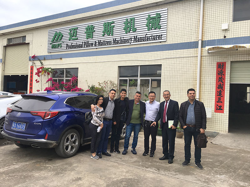 Customers come to visit the factory