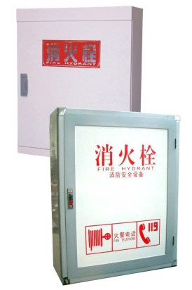 自文明城市创建工作打响以来,为进一步提升城市公共服务功能,提高应对险情能力。应进行逐个维护。作为消防部队灭火救援的“弹药库”,一旦消防栓发生故障或损坏,水源供给出现问题,势必给灭火救援“添堵”。下面就让杰安小编我带大家来了解一下消防栓如何维护?维护有哪些方面及维护管理。 —、室外消防栓保养 1.地下消防栓的维护管理 地下消防栓应每季度进行一次检查保养,其内容主要包括: 1)用专用扳手转动消防栓启闭杆,观察其灵活性。必要时加注润滑油。 2)检查橡胶垫圈等密封件有无损坏、老化或丢失等情况。 3)检查栓体外表油漆有无脱落,有无锈蚀,如有应及时修补。 4)入冬前检查消防栓的防冻设施是否完好。 5)重点部位消防栓,每年应逐一进行一次出水试验,出水应满足压力要求。在检查中可使用压力表测试管网压力,或者连接水带进行射水试验,检查管网压力是否正常。 6)随时消除消防栓井周围及井内积存的杂物。 7)地下消防栓应有明显标志,要保持室外消防栓配套器材和标志的完整有效。 消火栓 二、地上消防栓的维护管理 1)用专用扳手转动消防栓启动杆,检查其灵活性,必要时加注润滑油。 2)检查出水口闷盖是否密封,有无缺损。 3)检查栓体外表油漆有无剥落,有无锈蚀,如有应及时修补。 4)每年开春后入冬前对地上消防栓逐一进行出水试验。出水压力应满足要求,在检查中可使用压力表测试管网压力,或者连接水带进行射水试验,检查管网压力是否正常。 5)定期检查消防栓前端阀门井。 6)保持配套器材的完备有效,无遮挡。 三、 室内消防栓箱的维护管理 室内消防栓箱内应经常保持清洁、干燥,防止锈蚀、碰伤或其它损坏。每半年至少进行一次全面的检查维修。 主要内容有: 1)检查消防栓和消防卷盘供水闸阀是否渗漏水,若渗漏水及时更换密封圈。 2)对消防水枪、水带、消防卷盘及其它进行检查,全部附件应齐全完好,卷盘转动灵活。 3)检查消防栓启动按钮、指示灯及控制线路,应功能正常、无故障。 4)消防栓箱及箱内装配的部件外观无破损、涂层无脱落,箱门玻璃完好无缺。 5)对消防栓、供水阀门及消防卷盘等所有转动部位应定期加注润滑油。 以上我们可以了解到维修人员主要检查了消防栓启闭阀是否灵活;螺丝接口和管牙接口是否完好可用;排水、水压情况是否正常;消防栓零部件是否有损坏、失落等,这些方面确保消防栓启闭正常,切实做好城市公益设备的维护保障工作。 消防栓的完好有效,是确保灭火工作的顺利开展重要保障。对消防栓维护工作,一方面维护保养了消防栓,提高了城市应急能力;另一方面也助力了全国文明城市创建工作,提升了城市文明水平。创建和谐家园,我们人人有责!