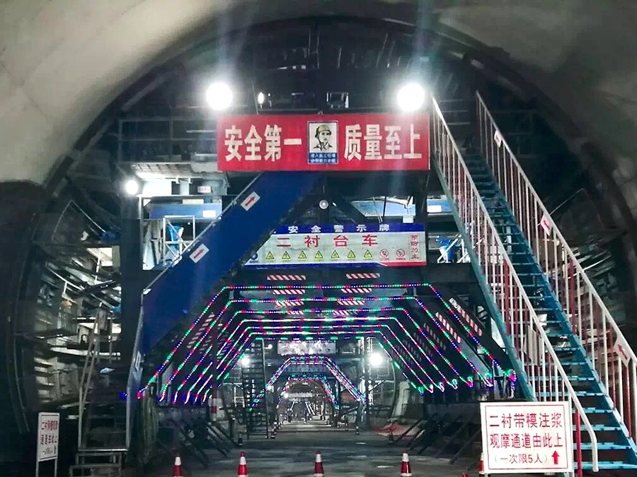China Communications a public bureau Zhang Hu railway trolley
