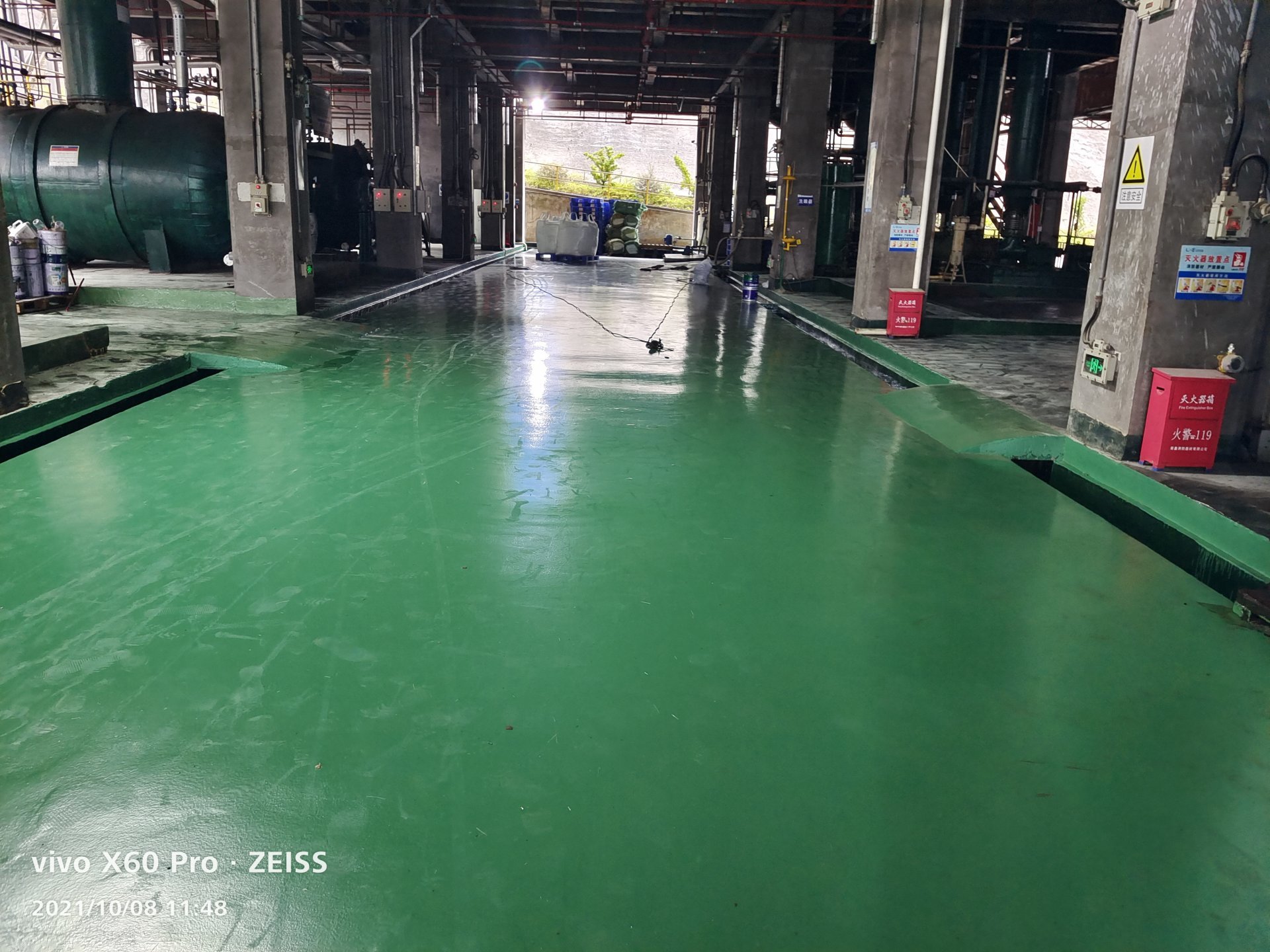 聚脲防腐耐磨地坪经过98%硫酸检测