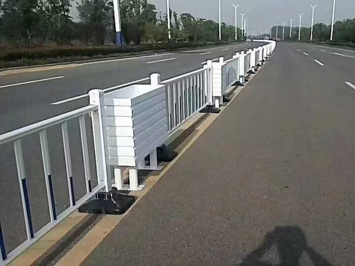 道路隔离护栏