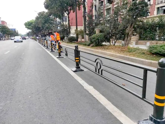 道路隔离护栏