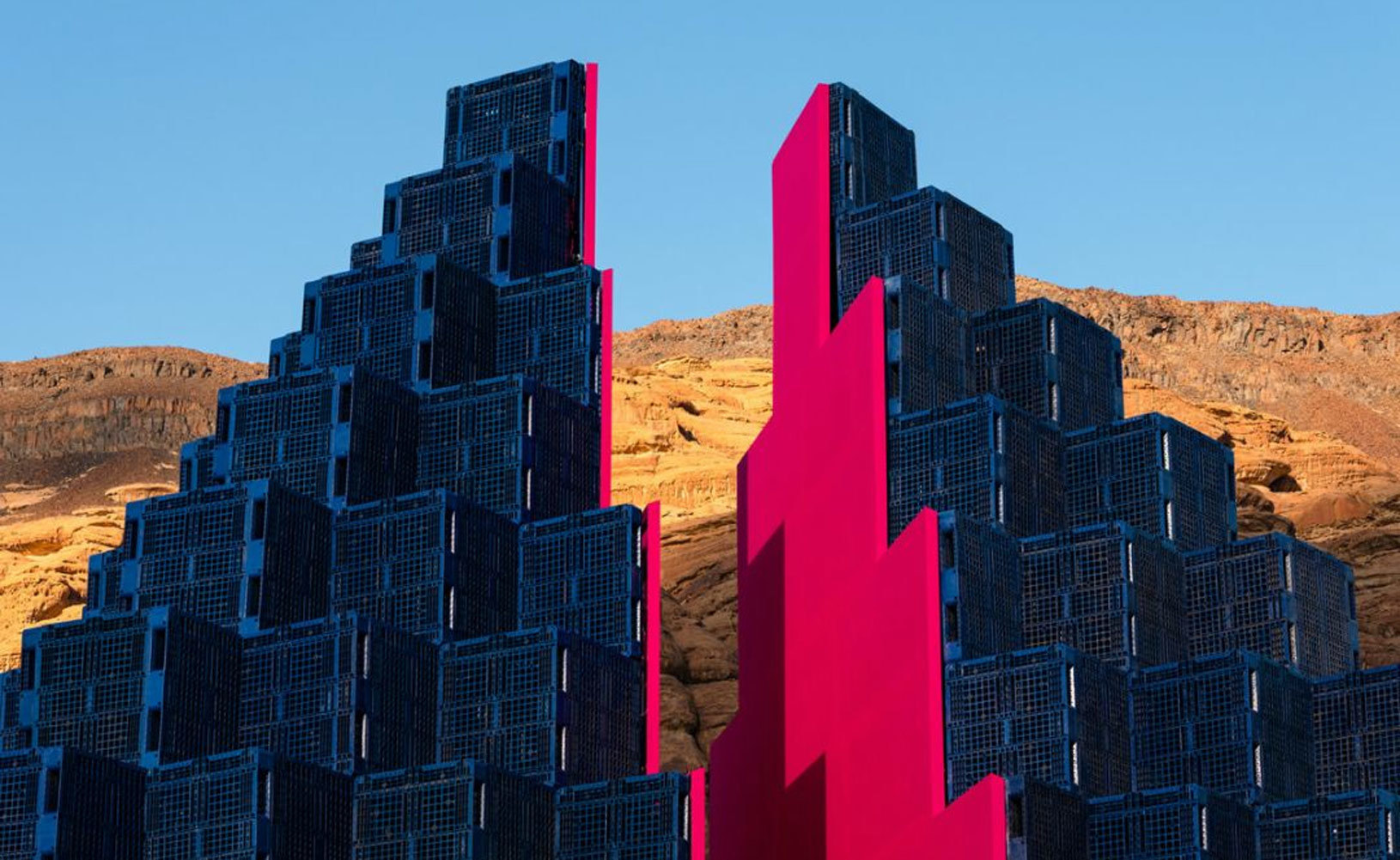 An art exhibition held in the desert, and a barren land becomes a clocking landmark every second