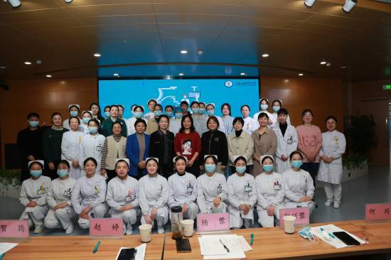 护理部成功举办“以学生为主导的床旁查房创新大赛“