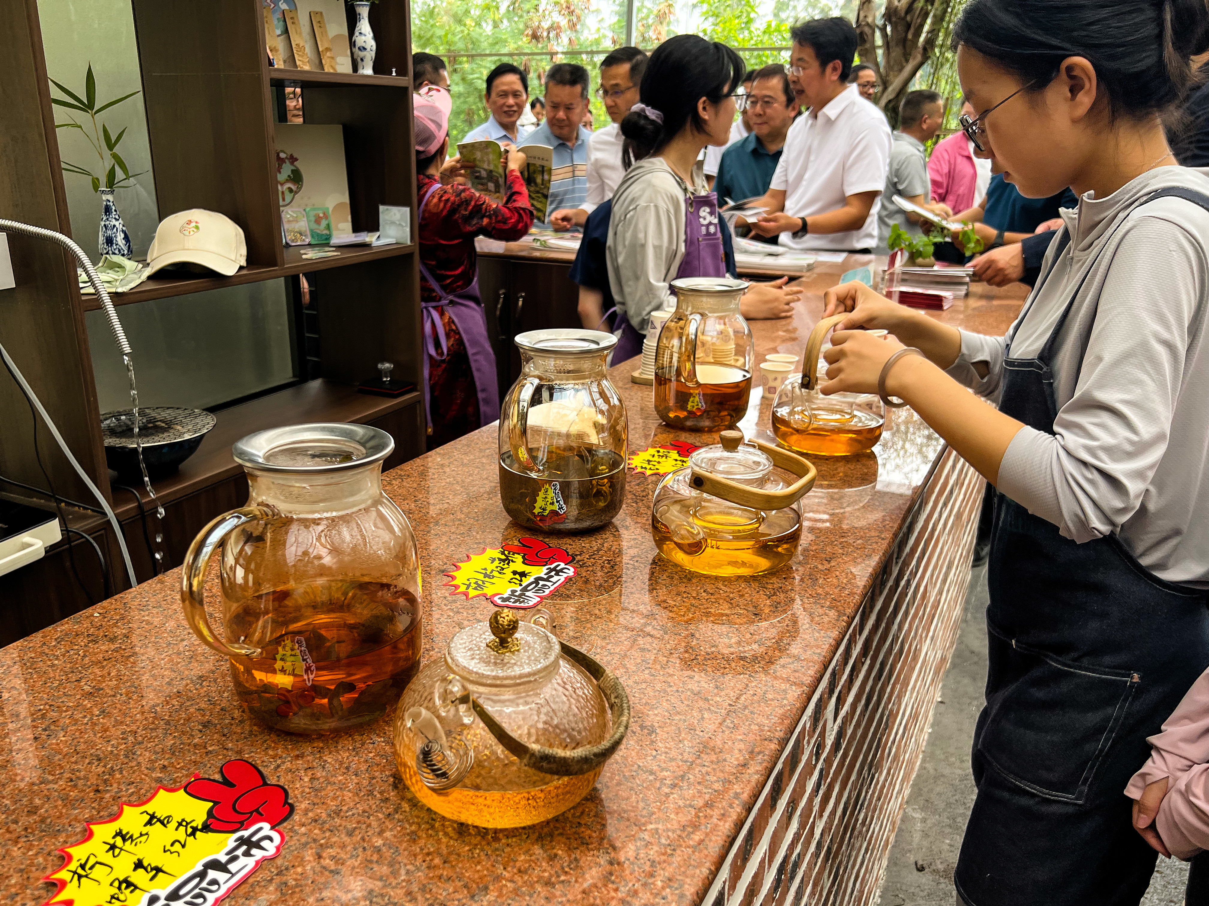 绿美广东 | 广东省林业局、广州市林业和园林局领导莅临参观园林芳香植物实训工坊