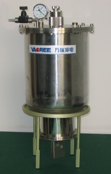 正负电子湮灭实验用高低温恒温器
