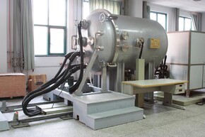 Thermal vacuum chamber