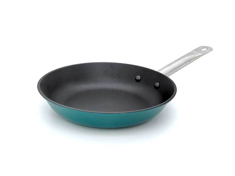Cast iron cookware essentials fry pan